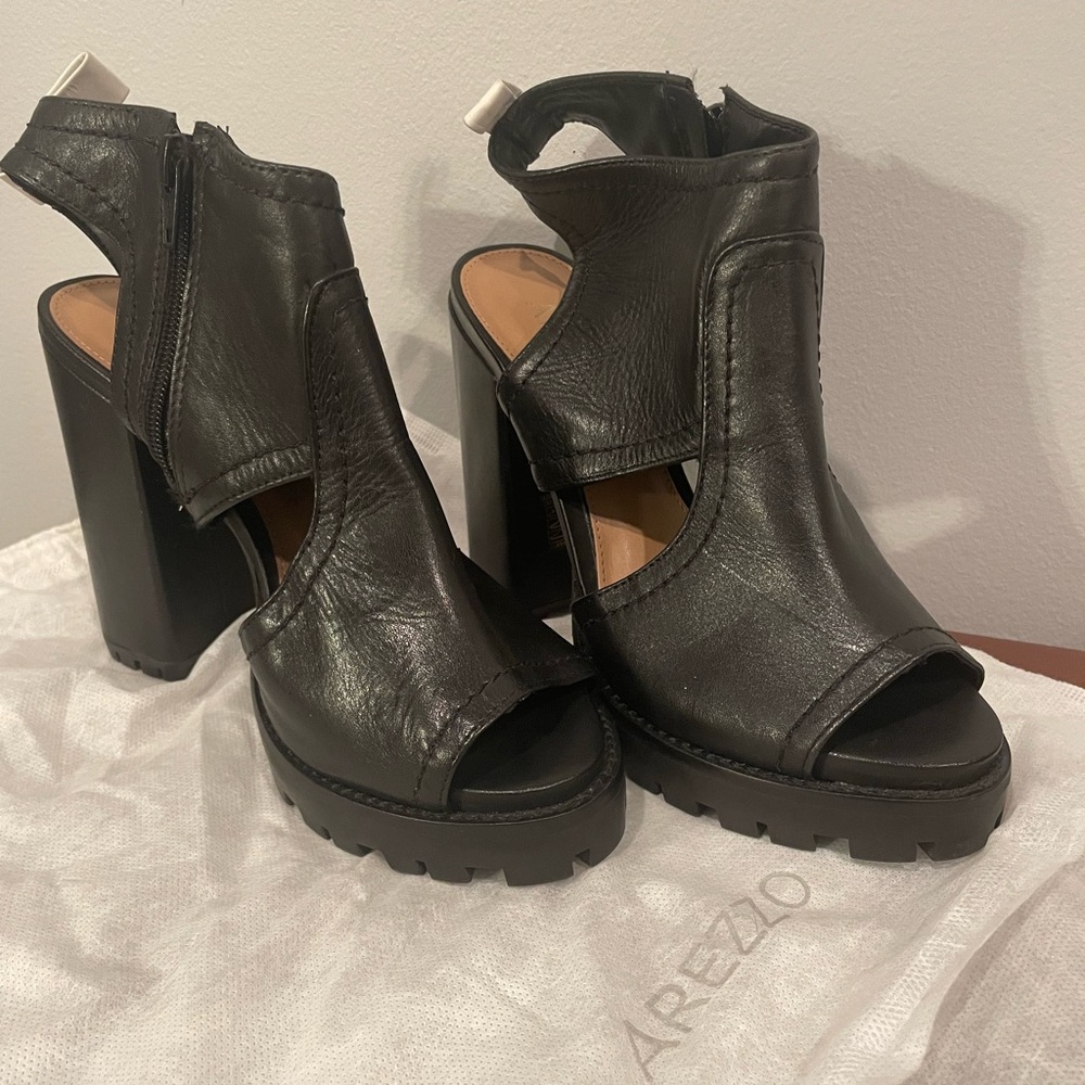 Arezzo High Quality Leather Heeled Open Toe Shoes Brazilian Like new